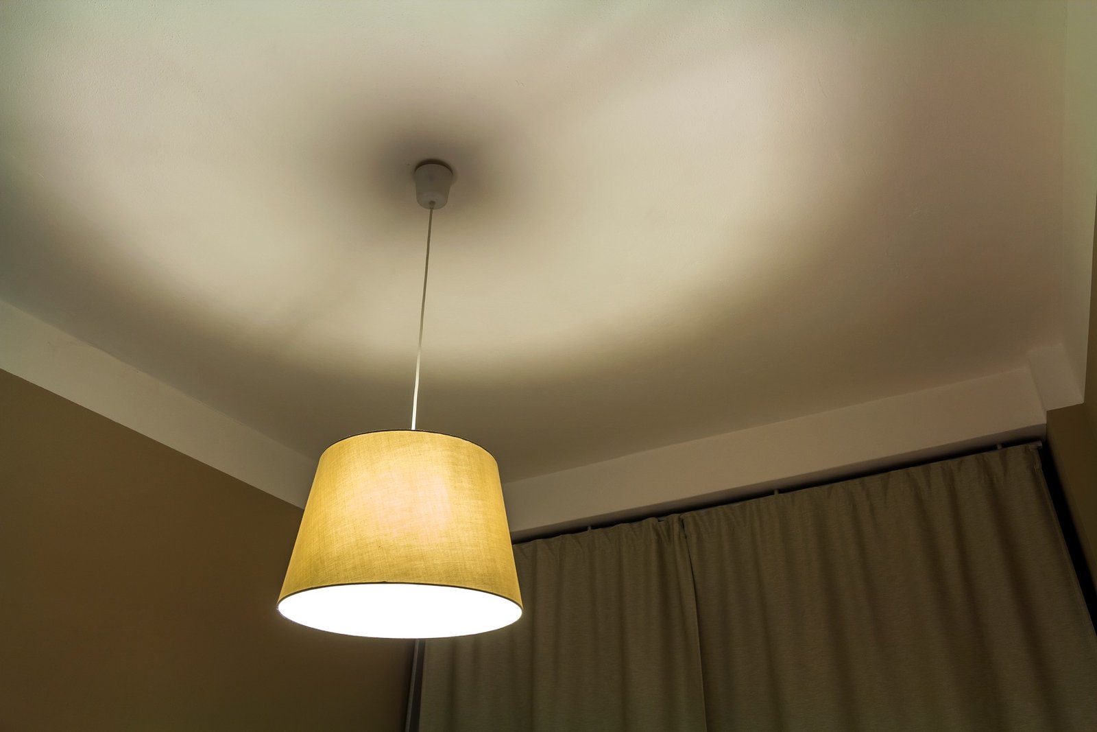 LED Deckenlampe flackert plötzlich – Ursachen erkennen