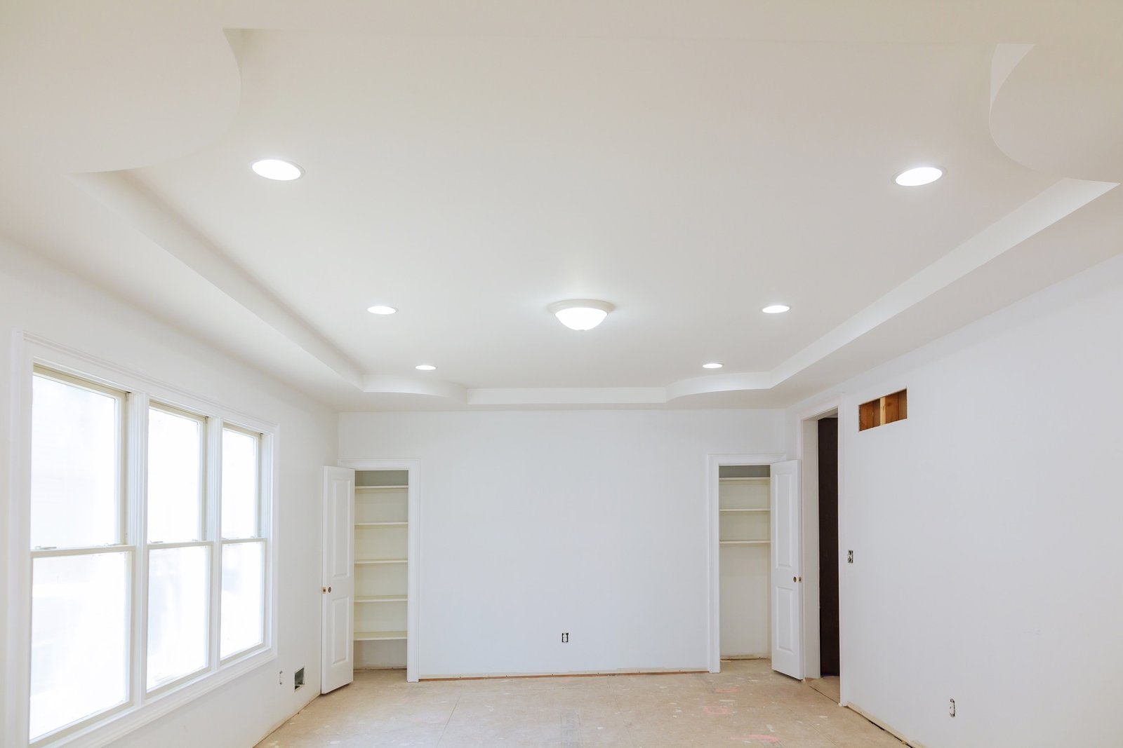 LED-Einbaustrahler in einer modernen Decke